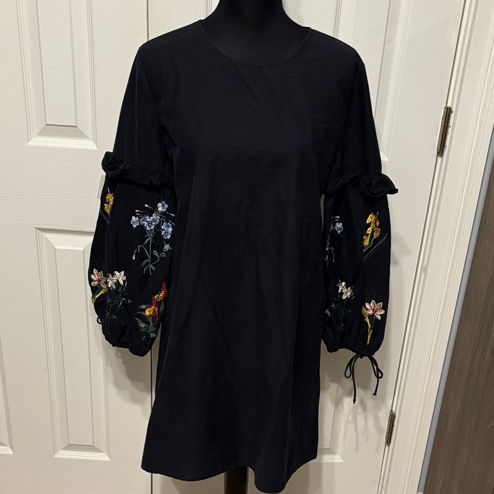 Zara Trafulac Embroidered Shift Dress - Picture 1 of 12